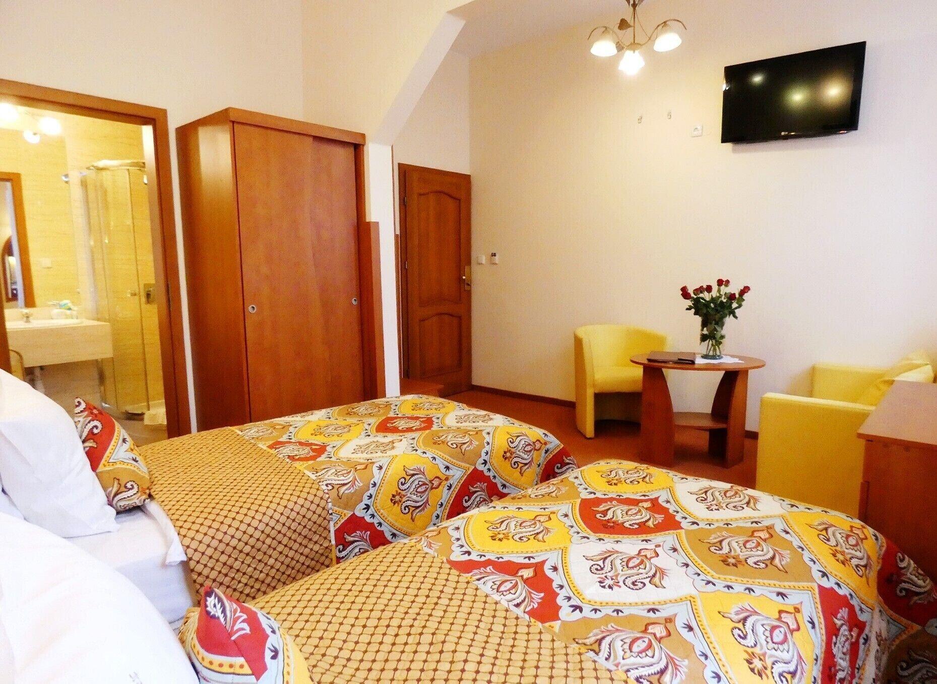 Private 2-Bedroom Apartment Krakau Buitenkant foto