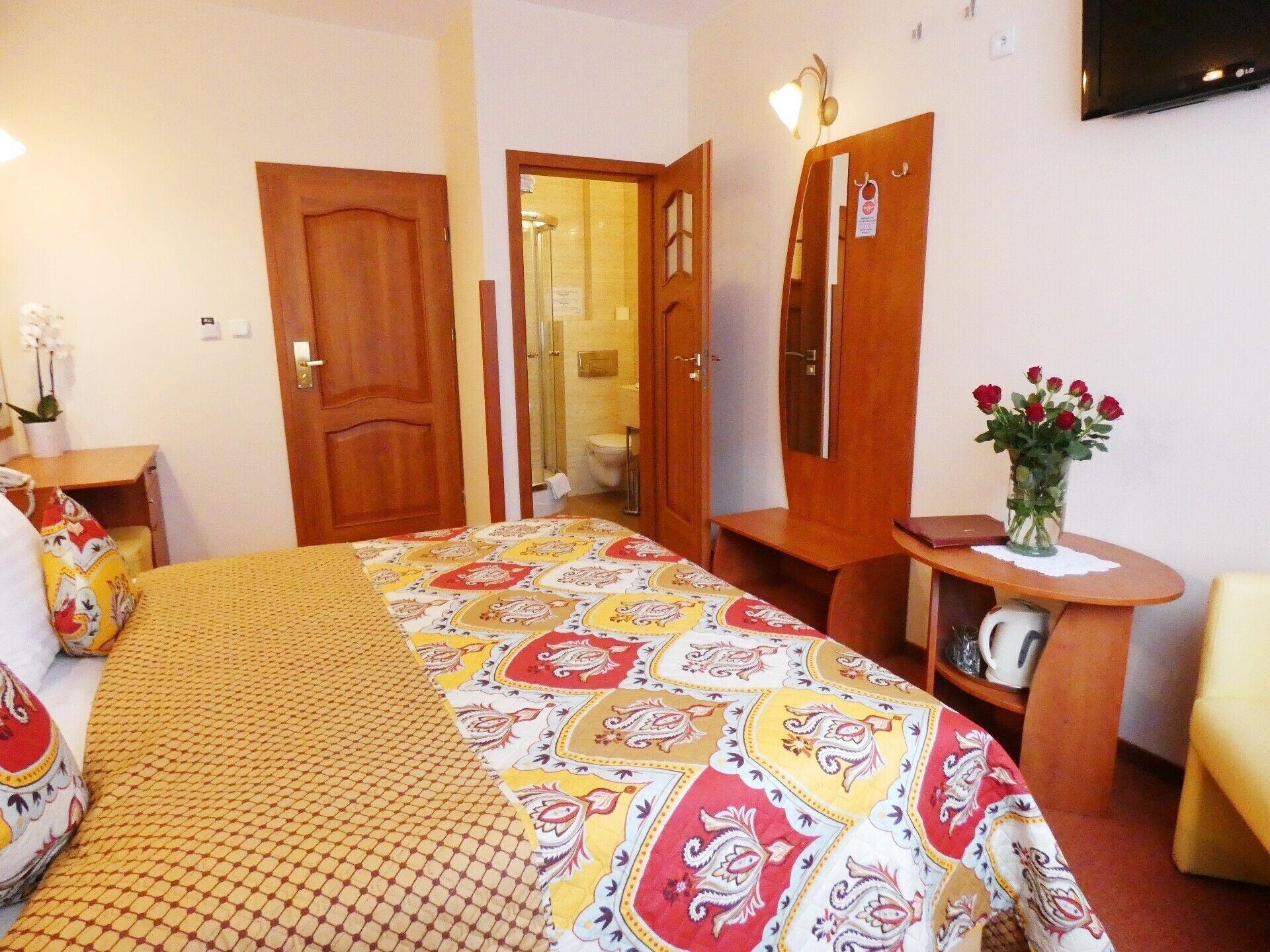 Private 2-Bedroom Apartment Krakau Buitenkant foto