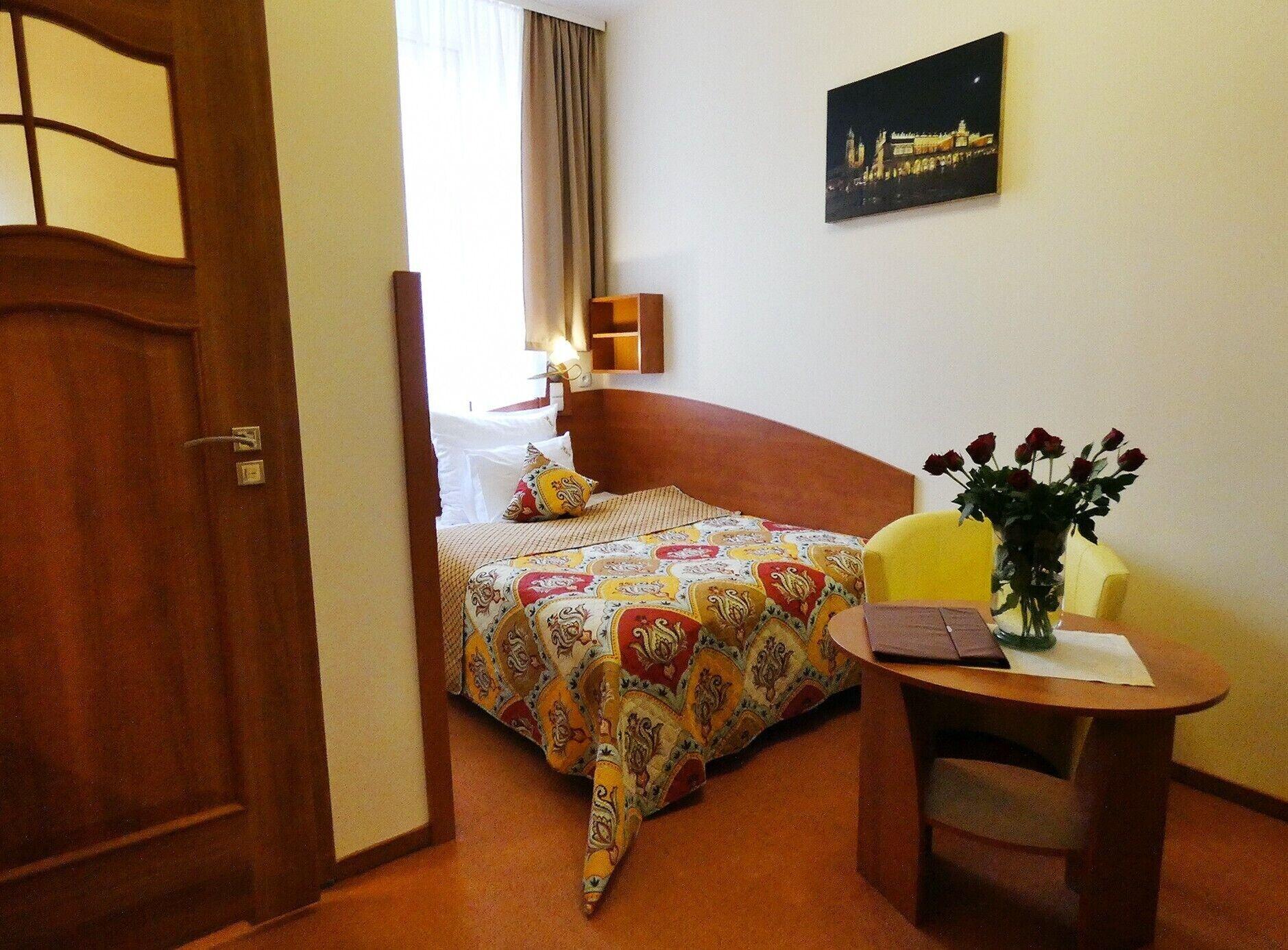 Private 2-Bedroom Apartment Krakau Buitenkant foto