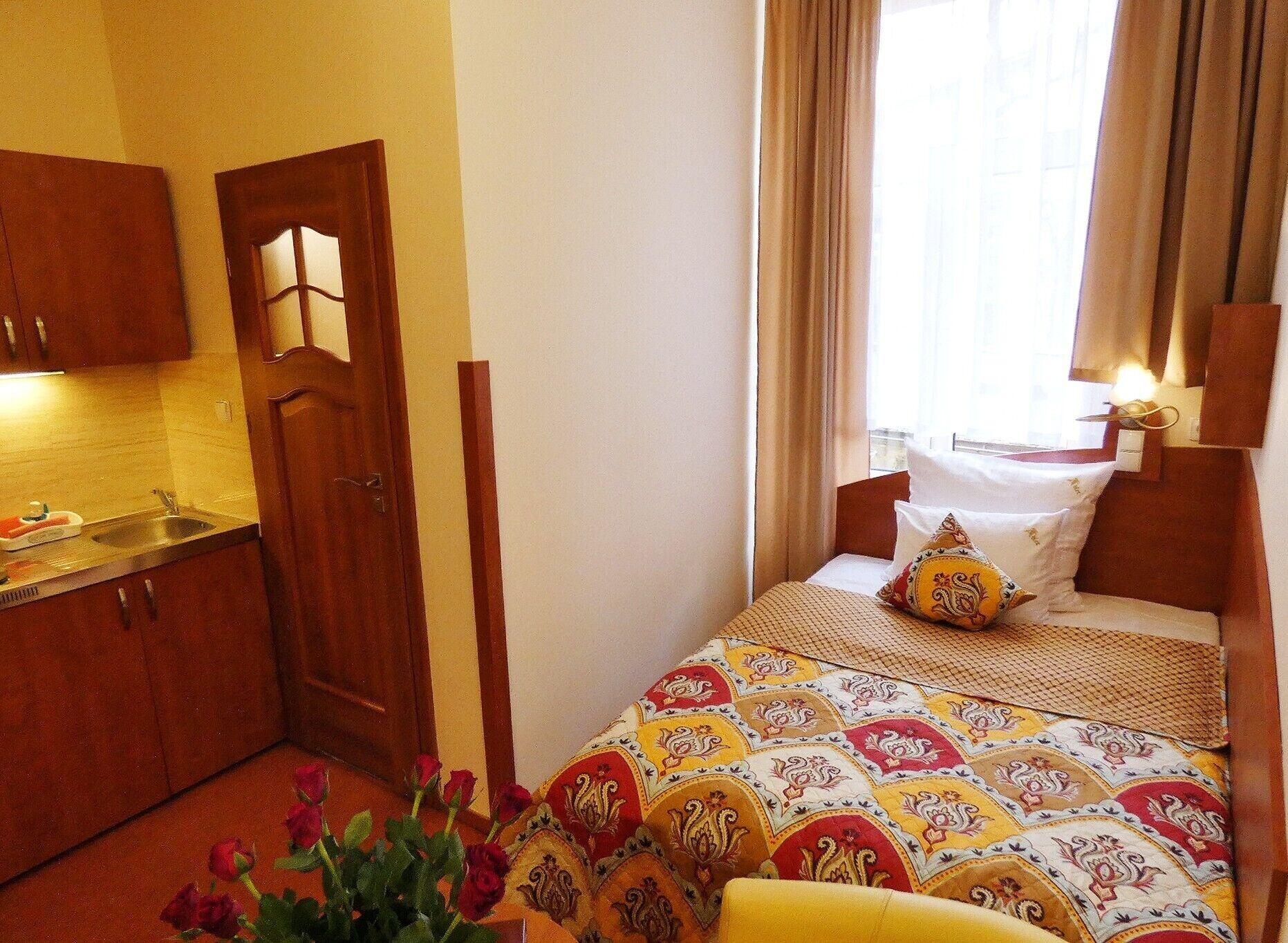 Private 2-Bedroom Apartment Krakau Buitenkant foto