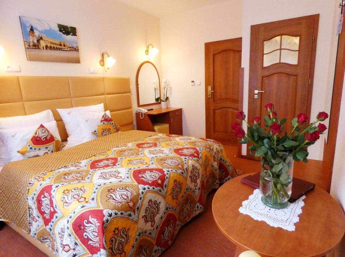 Private 2-Bedroom Apartment Krakau Buitenkant foto