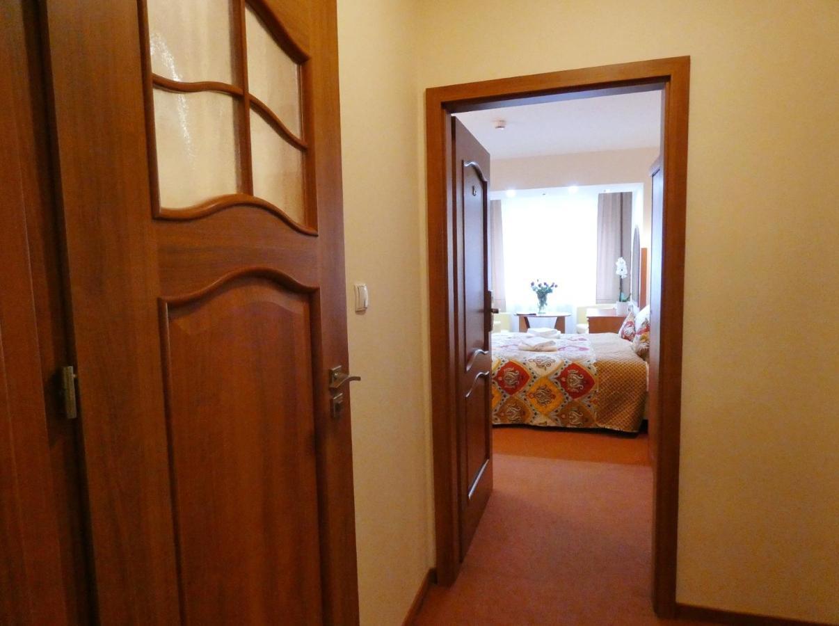 Private 2-Bedroom Apartment Krakau Buitenkant foto