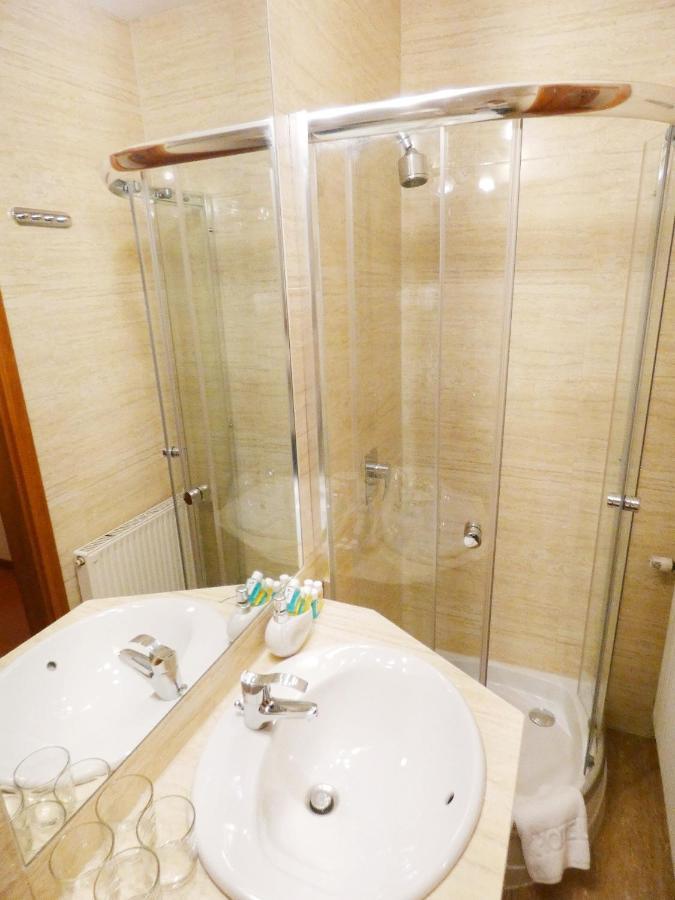 Private 2-Bedroom Apartment Krakau Buitenkant foto
