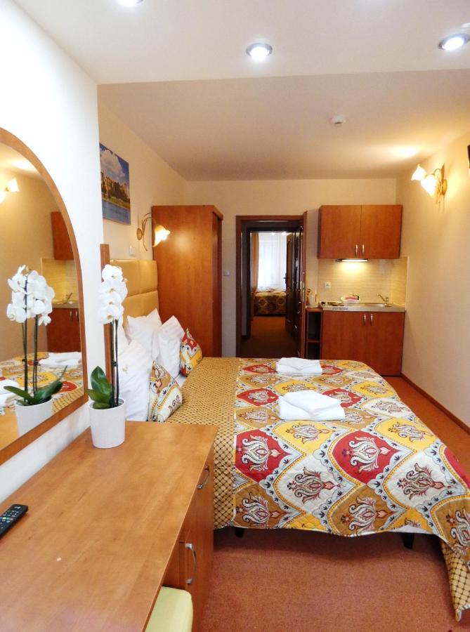 Private 2-Bedroom Apartment Krakau Buitenkant foto
