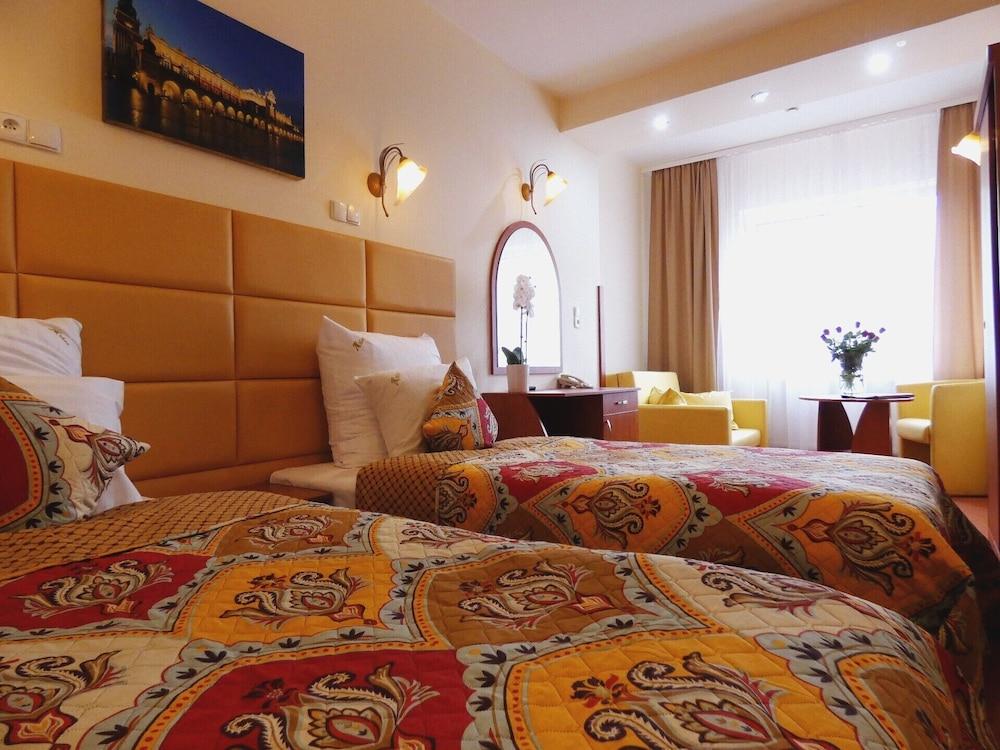 Private 2-Bedroom Apartment Krakau Buitenkant foto