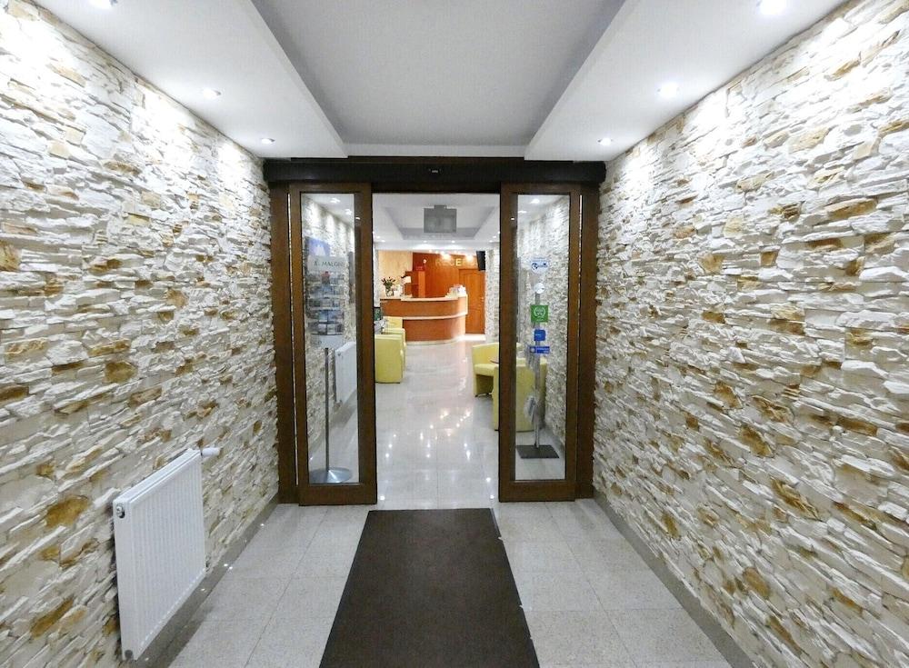 Private 2-Bedroom Apartment Krakau Buitenkant foto