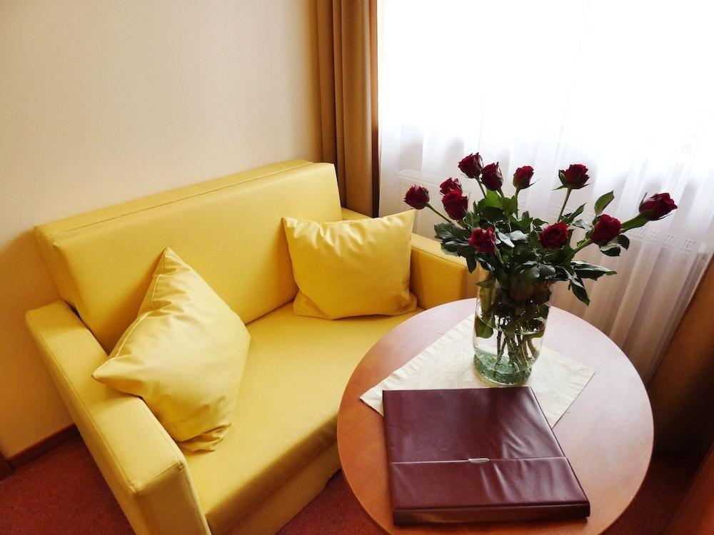 Private 2-Bedroom Apartment Krakau Buitenkant foto