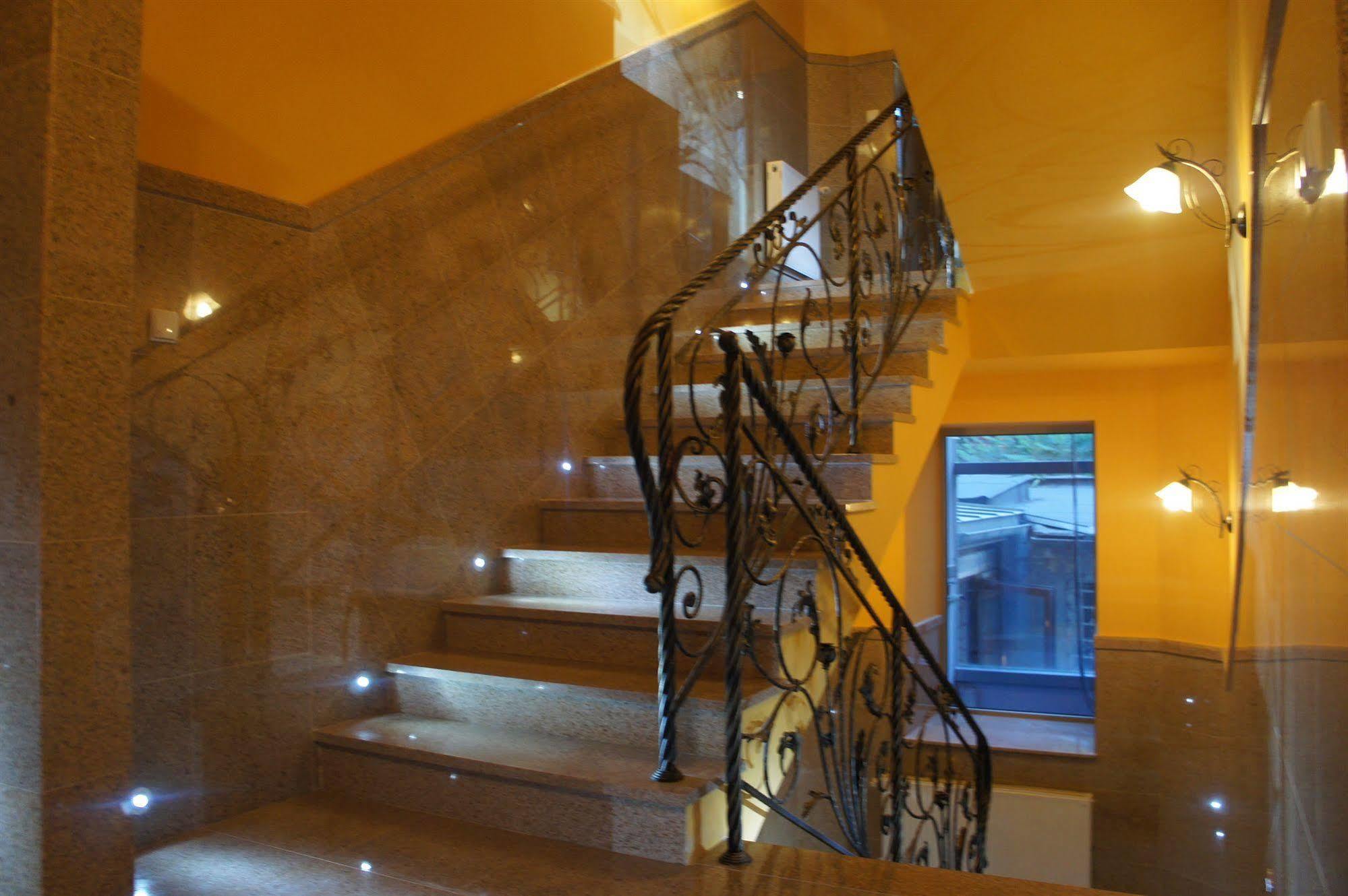 Private 2-Bedroom Apartment Krakau Buitenkant foto