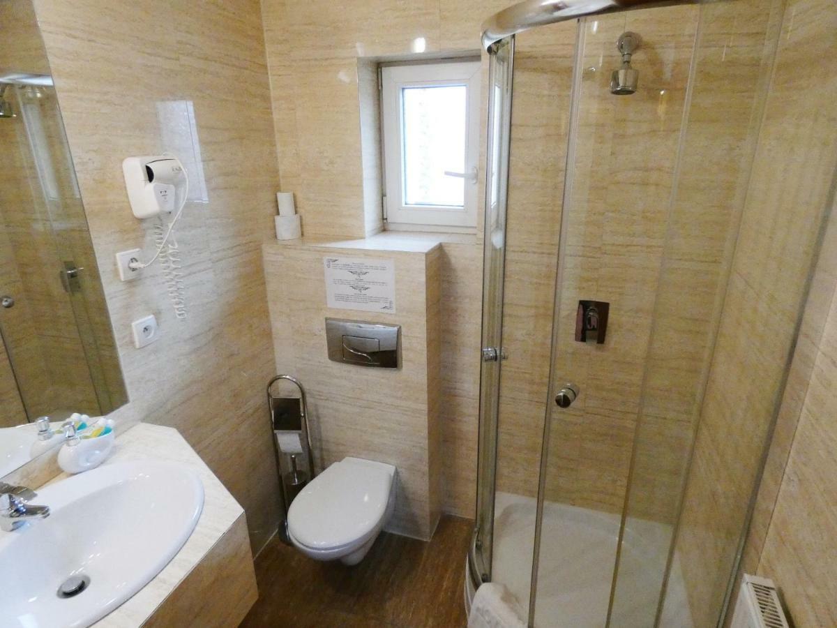 Private 2-Bedroom Apartment Krakau Buitenkant foto